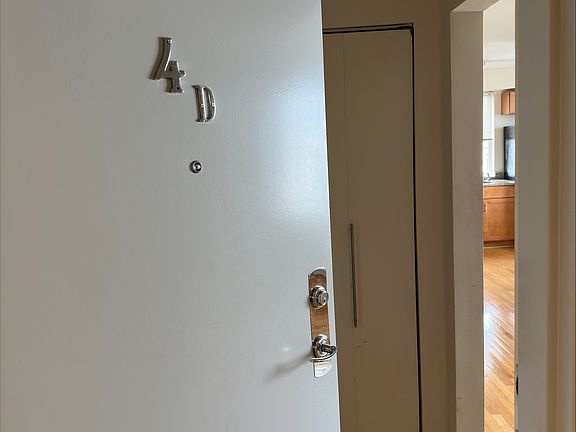 2nd image of 815 King St APT 4D