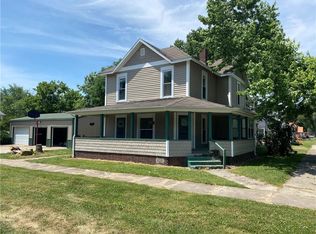 202 S Cedar St, Stewardson, IL 62463