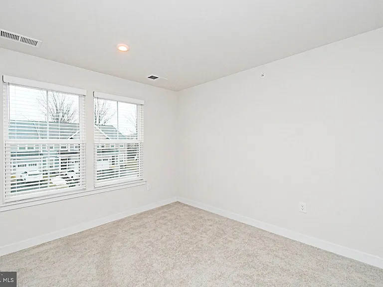500 Sterling Dr — Photo 35