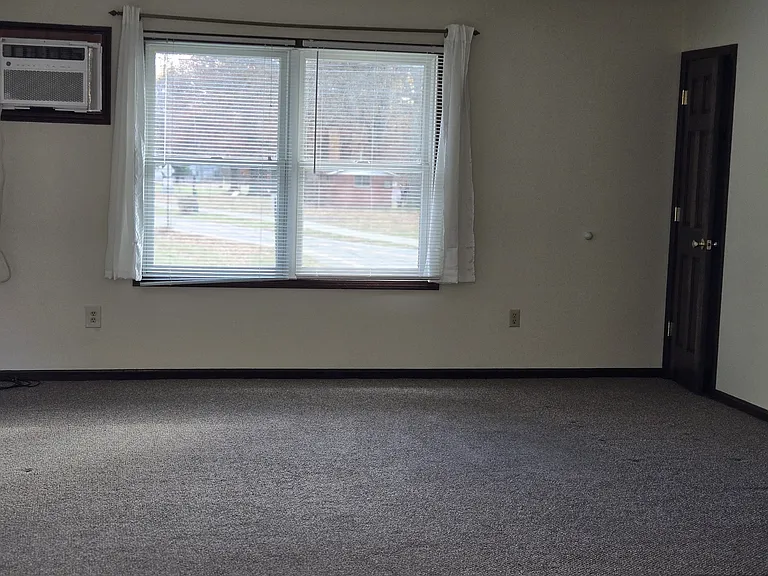 408 Oakwood Ave — Photo 3