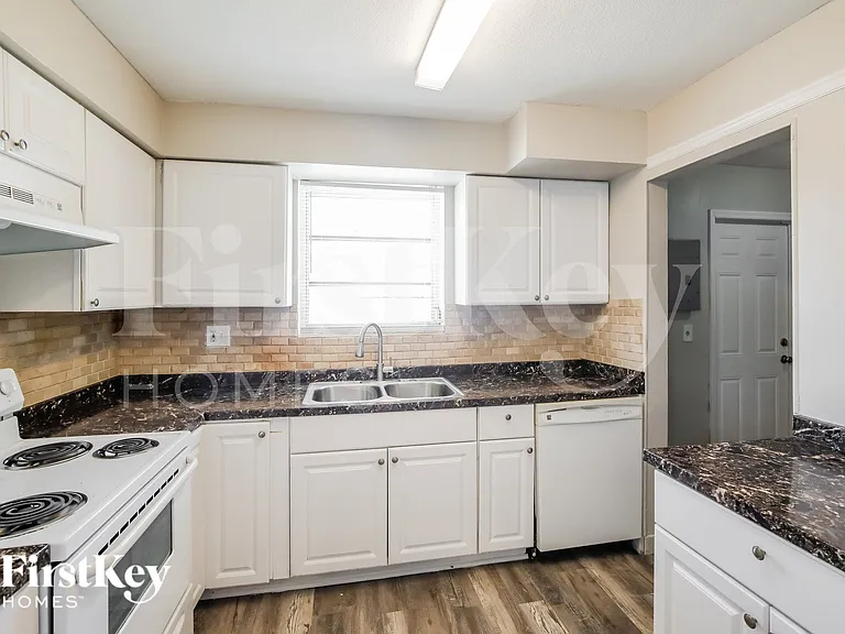 2261 NW 172nd Ter — Photo 5