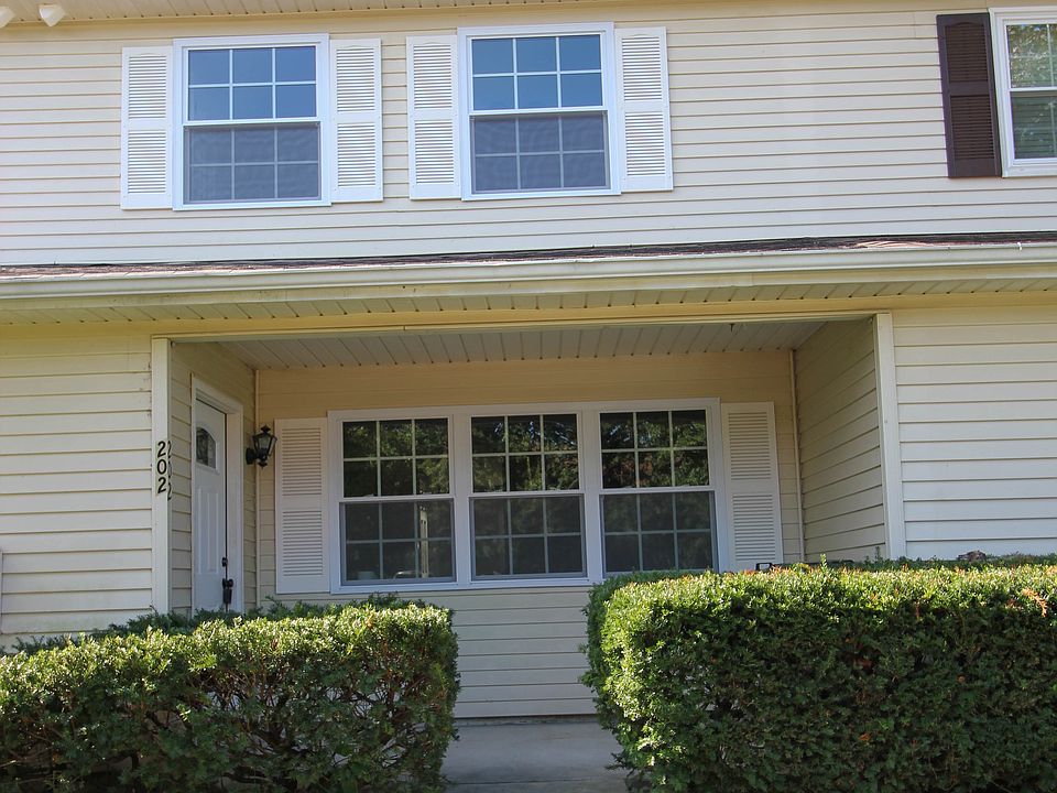 1st image of 202 Carlyn Ct