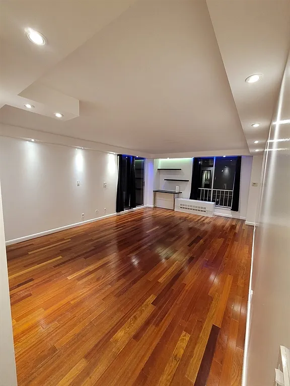 2 bed, 1000 sqft, $4,450 — Photo 3