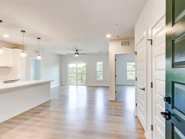 2500 Longview St #402, Austin, TX 78705