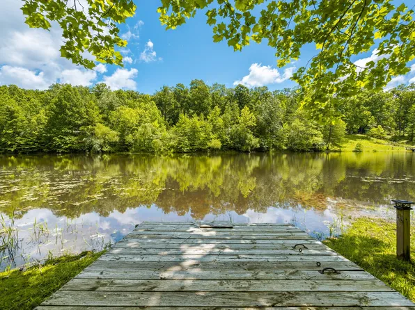 526 Lake Turner Ln, Nashville, IN 47448