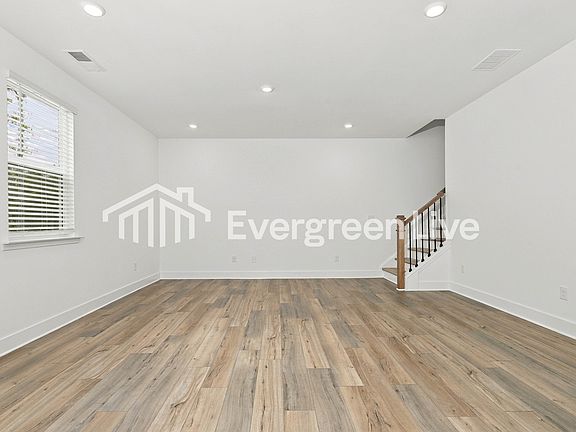 4th image of 445 Panther Creek Ln