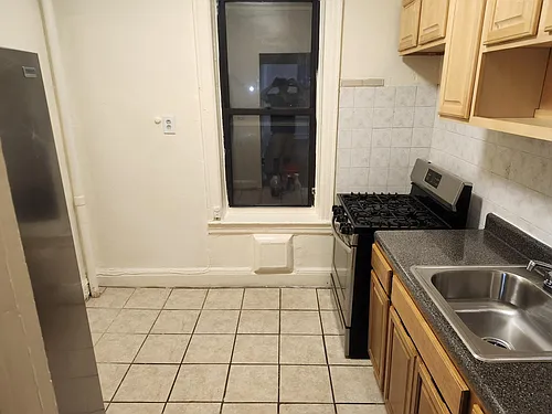 236 E 28th St #4C Photo 1