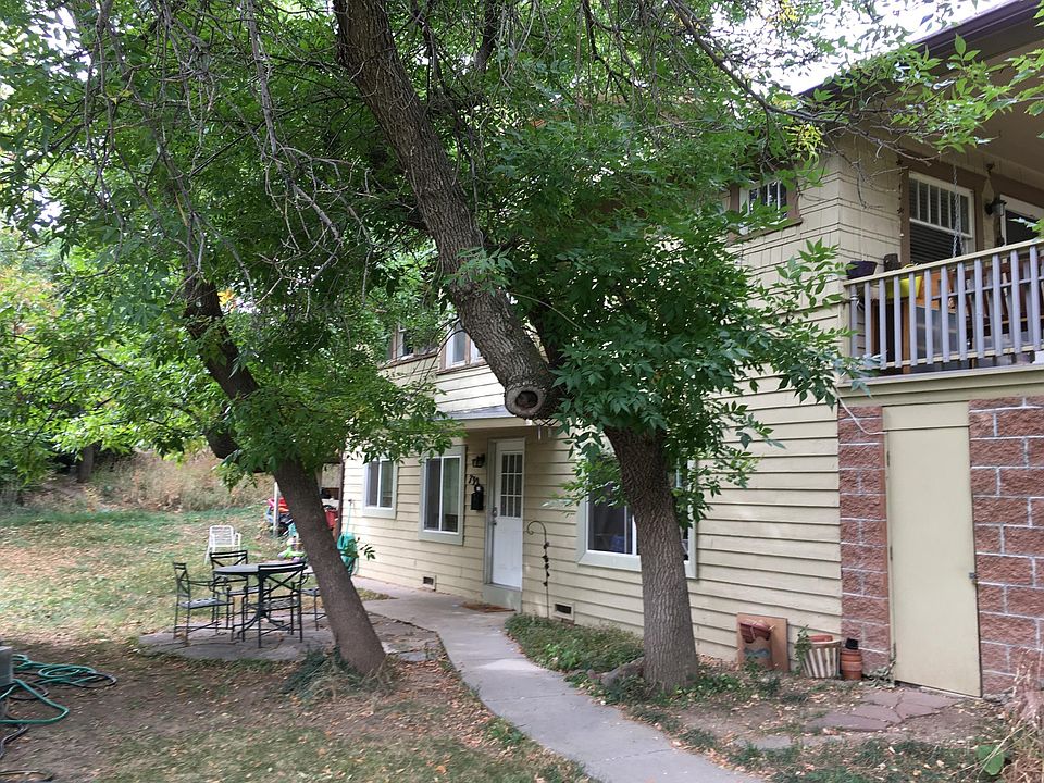 Eastern entrance with outdoor patio
