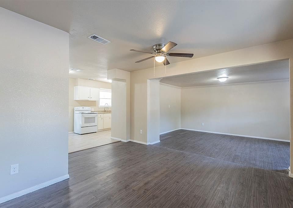1st image of 2816 Holiday Dr