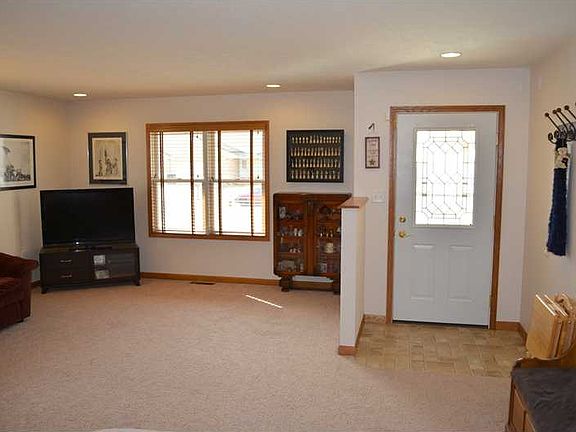 5th image of 108 E Charter Dr