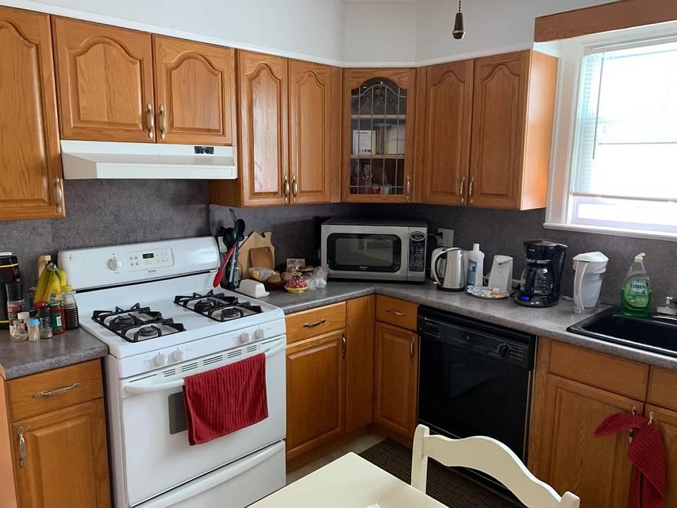 1st image of 25 Gainsborg Ave E #1