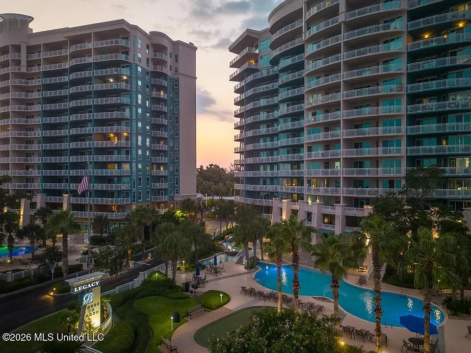 2230 Beach Dr #301