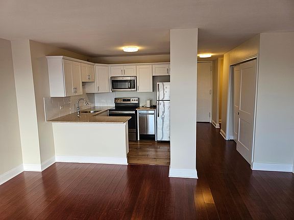 2nd image of 1540 N Lasalle St #807