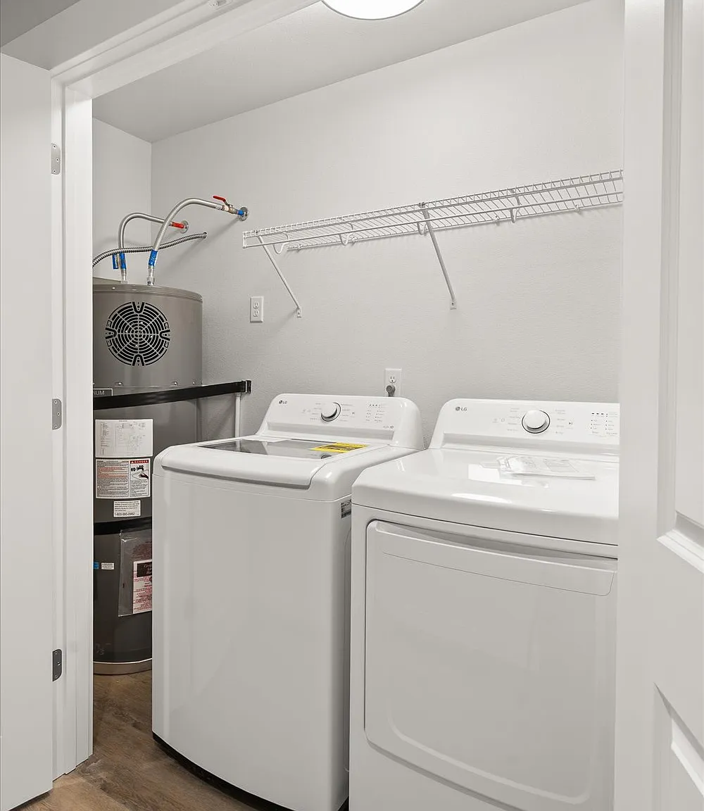 3 bed, 2.5 bath, 1480 sqft, $2,400 — Photo 3
