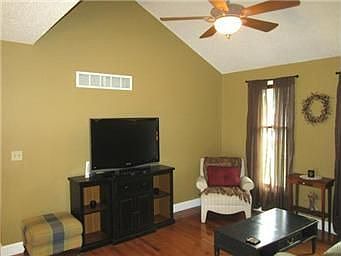 LIVING ROOM W/ SPOTLESS HARDWOODS