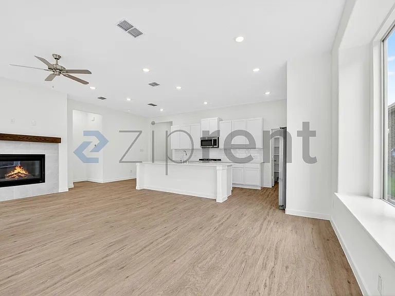 724 Demelza Dr — Photo 13