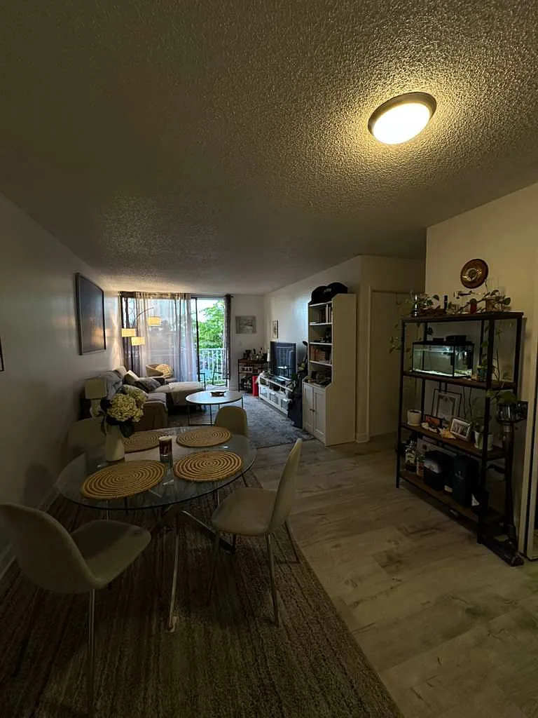 Building Photo - 8261 NW 8th St #423