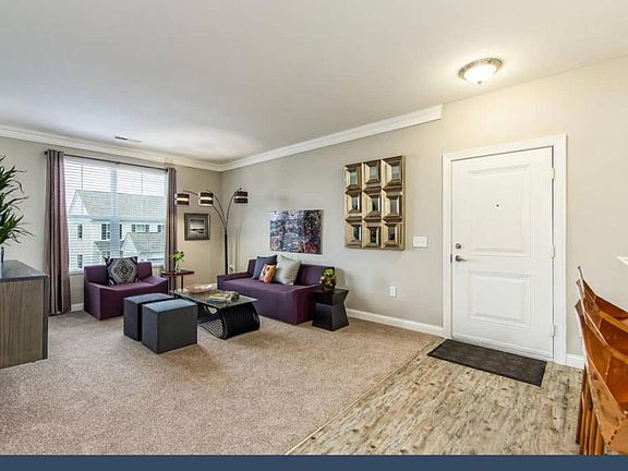 5th image of 910 Polaris Grand Dr APT B