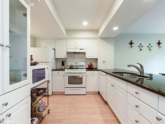 5th image of 470 Harmony Dr