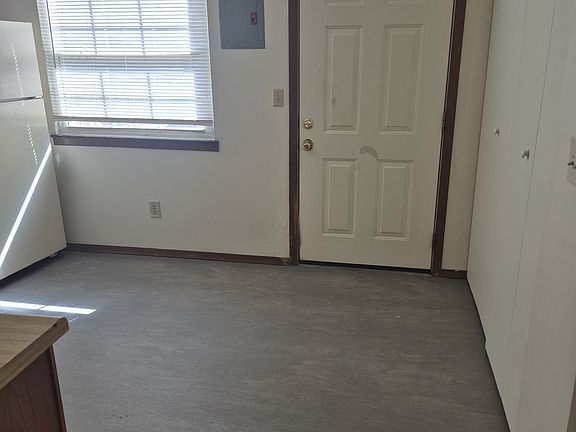 4th image of 2103 Lelaray St APT D
