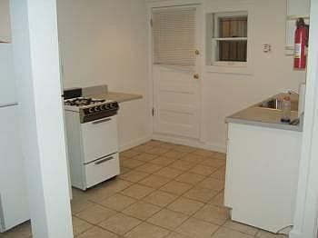 3rd image of 2543 W Walton St #G