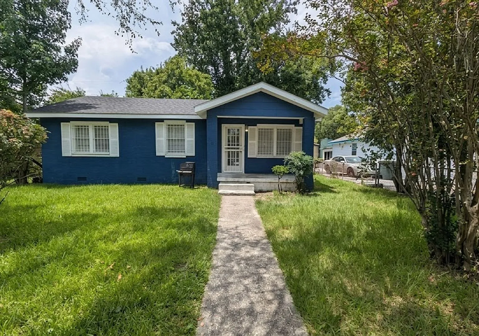 Charming 3-Bedroom Home in Carver Village — Photo 2