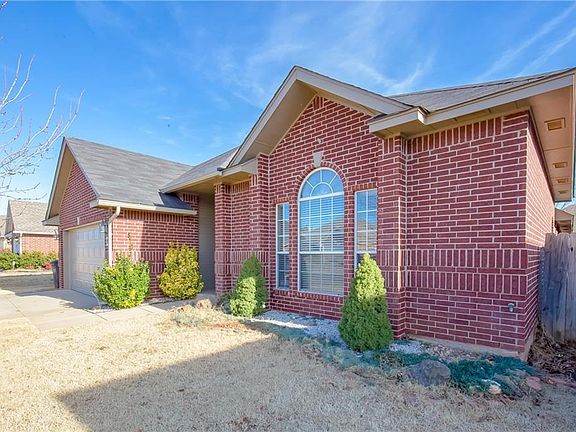 3rd image of 904 Black Jack Ln