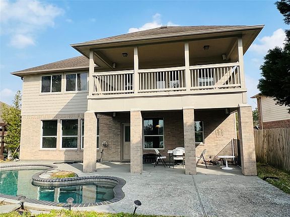 3rd image of 2806 Park Falls Dr