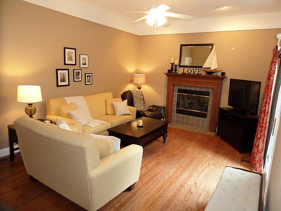 5th image of 627 Acorn Ct