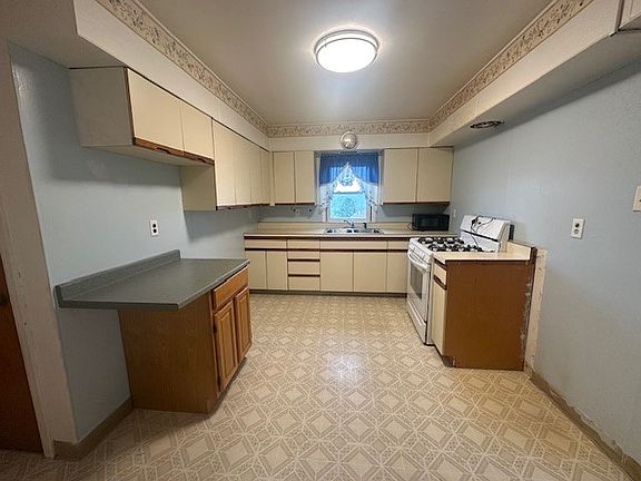 5th image of 427 Fell St