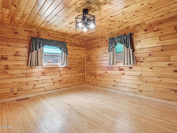 31st image of 992 Winterdale Rd