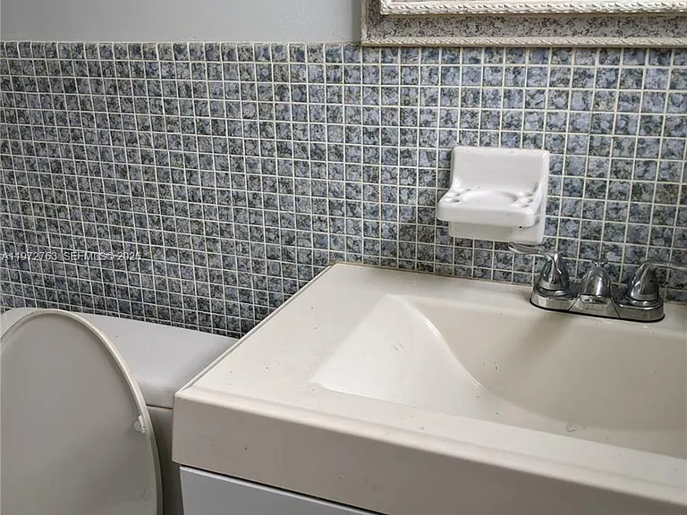 300 NE 191st St #211 — Photo 5