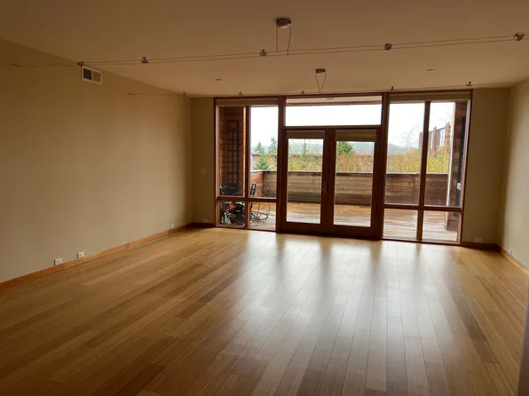 221 Wyatt Way NW #A104, Bainbridge Island, WA 98110