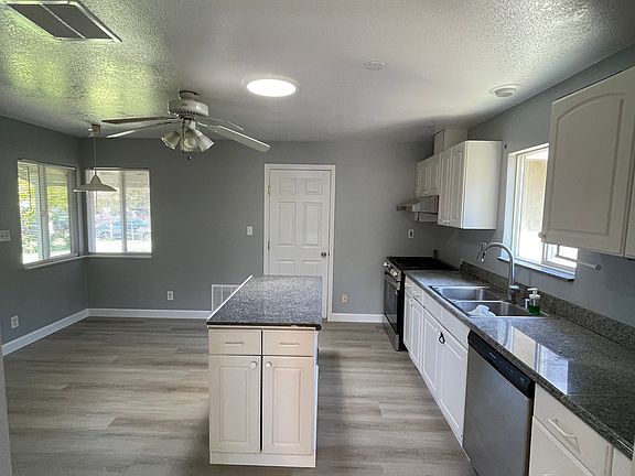 2nd image of 514 War Admiral Ave