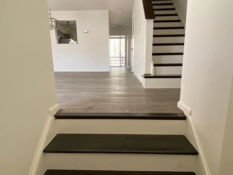 18222 Fox Chase Cir — Photo 2