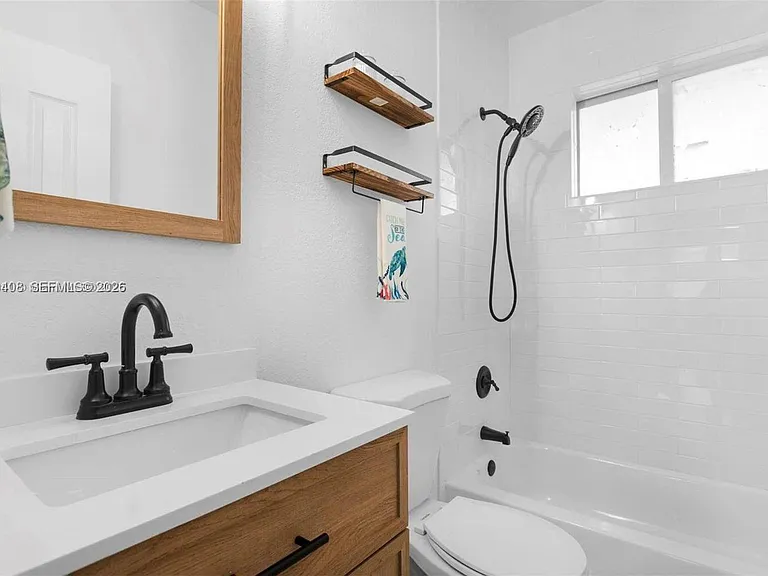 300 74th St #15 — Photo 8