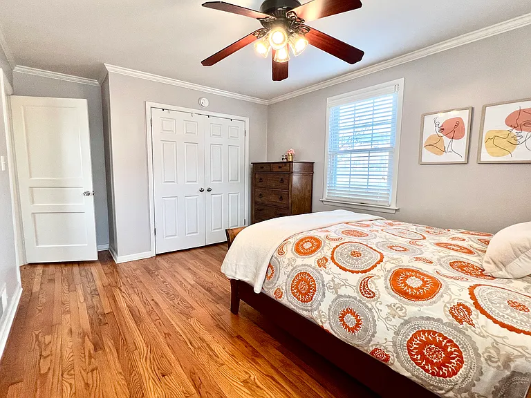 Very large main bedroom with a good-sized closet