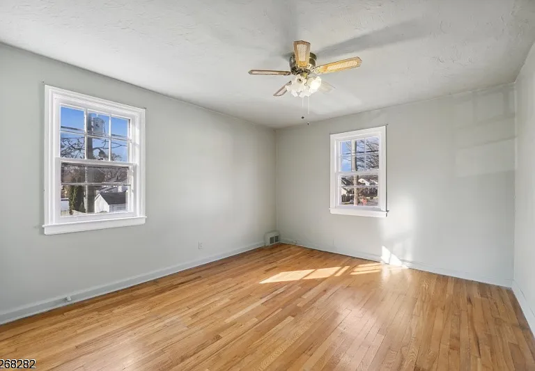 199 Kearny Ave — Photo 4