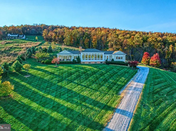 17151 Brookdale Ln, Round Hill, VA 20141