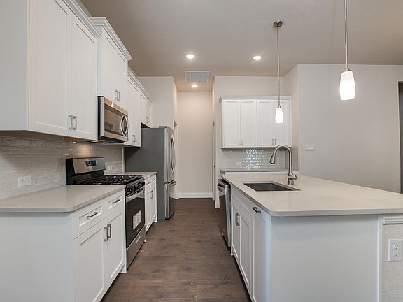 4th image of 167 Somerville Dr