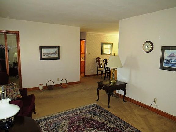 4th image of 411 Overland Ave
