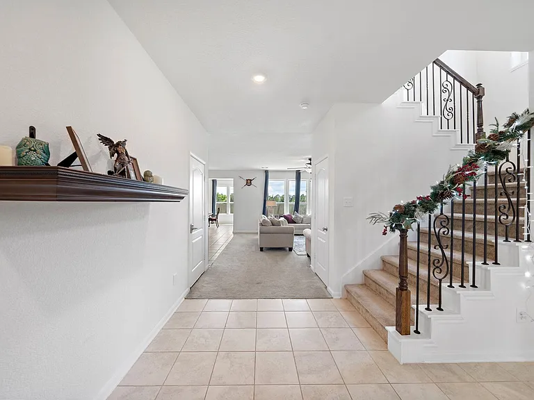 25203 Farmdale Ln — Photo 3