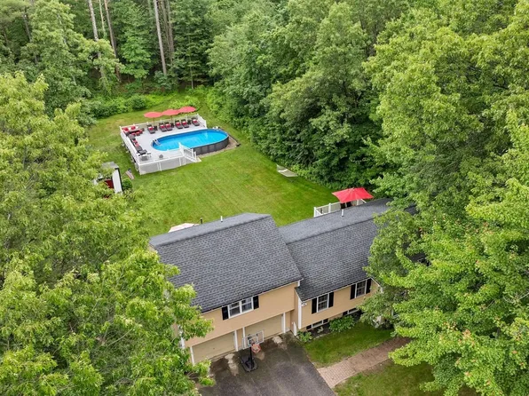 51 Palomino Lane, Bedford, NH 03110