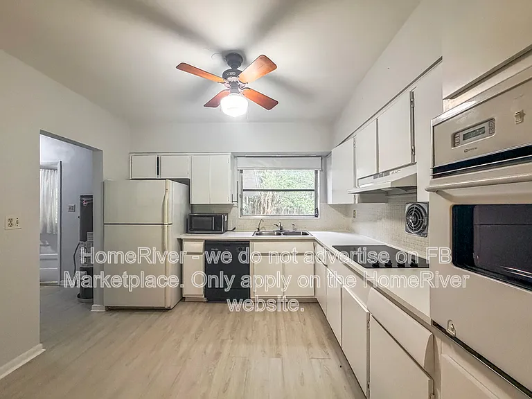 19531 Whispering Pines Rd — Photo 2