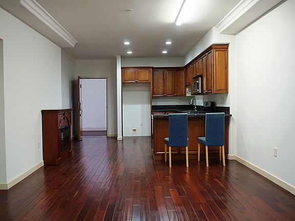 2nd image of 1037 S Fedora St #104