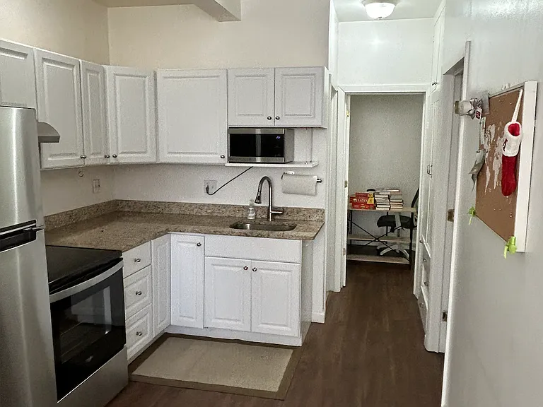 321-325 Meridian St #3 — Photo 4