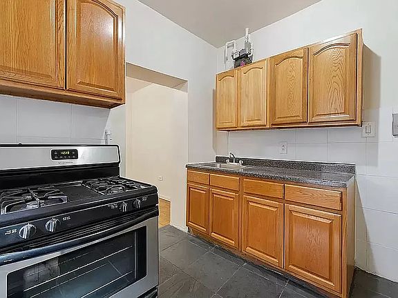 5th image of 205 Allen St APT 4