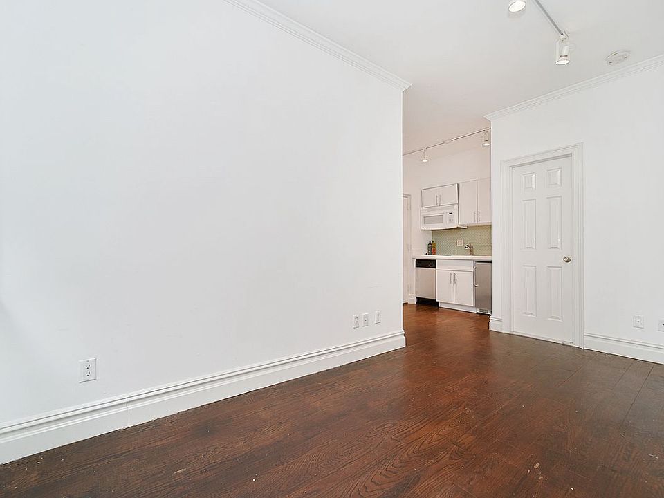 2nd image of 226 W 13th St #9