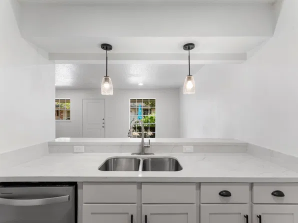 1016 E Tri Oaks Ln #45, Houston, TX 77043