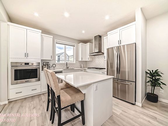 3rd image of 404 Lucas Blvd NW